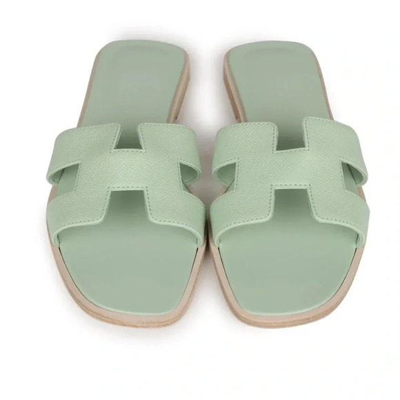 HERMES ORAN SANDALS 
VERT JADE
NEW IN BOX FULL SET - Picture 3 of 11